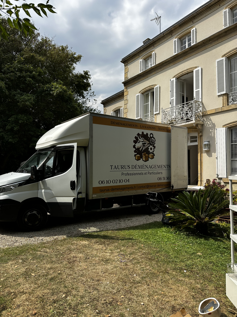 Déménagement lion sur mer, taurus bord de mer, preparation camion