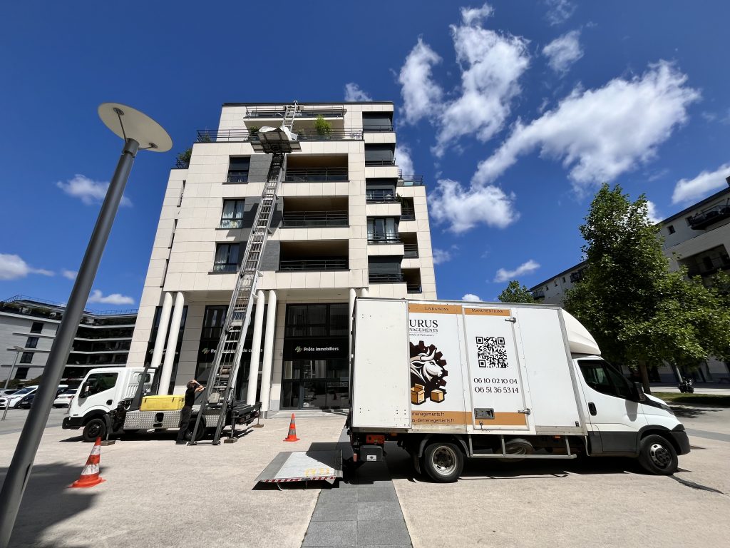 Déménagement à Caen avec camion Taurus déménagements et intervention 6eme étage